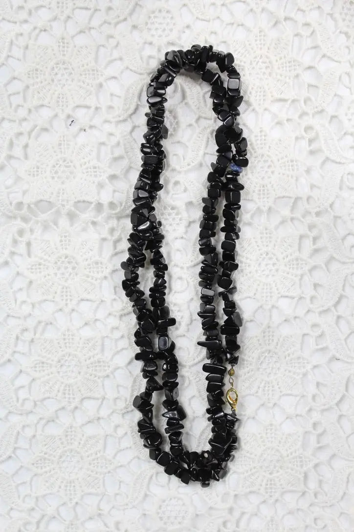 Collier long obsidienne ancien noir perles naturelles chips seconde-main - la friperie vintage 25