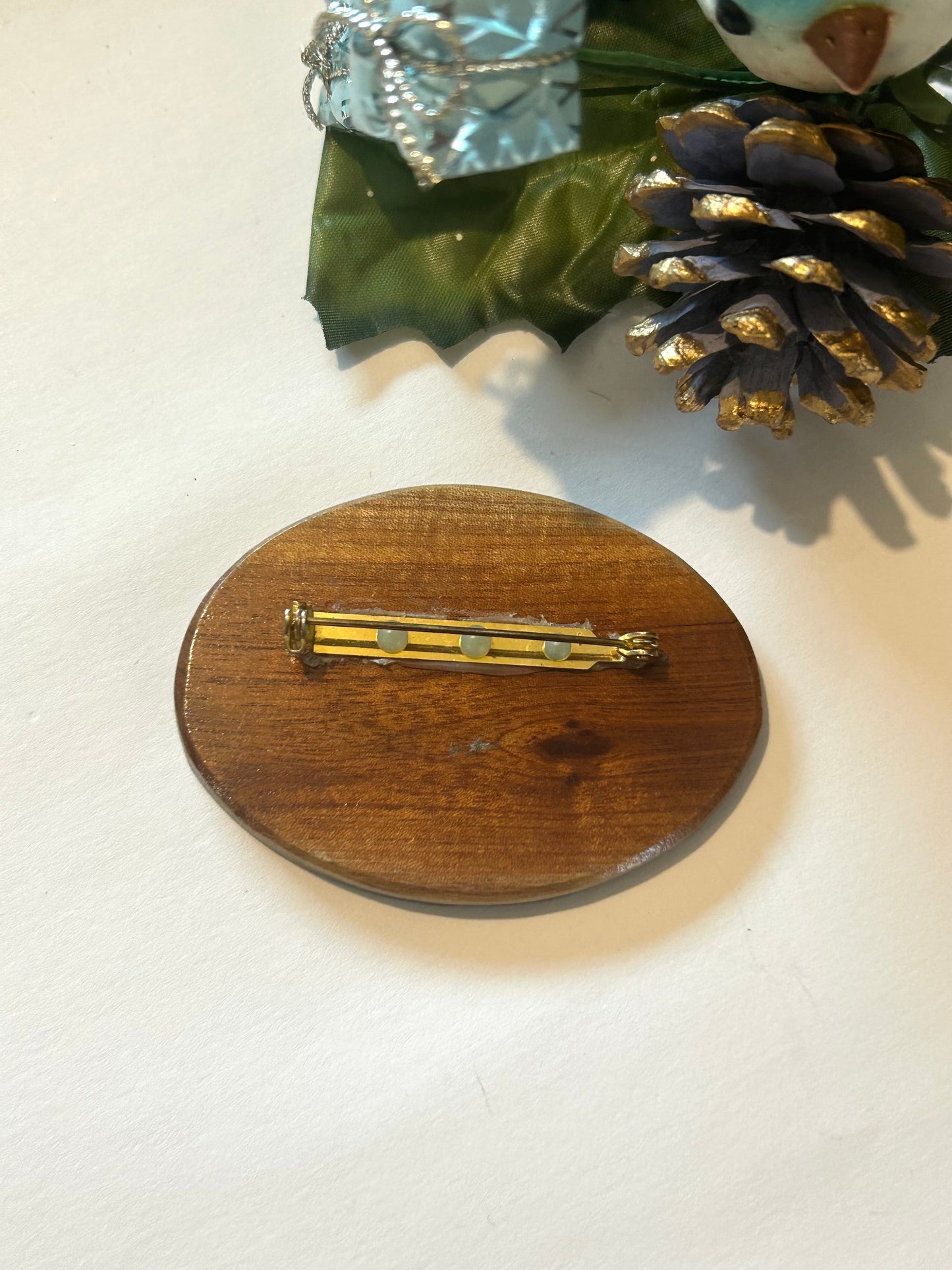 Broche vintage bois et résine la friperie vintage 25