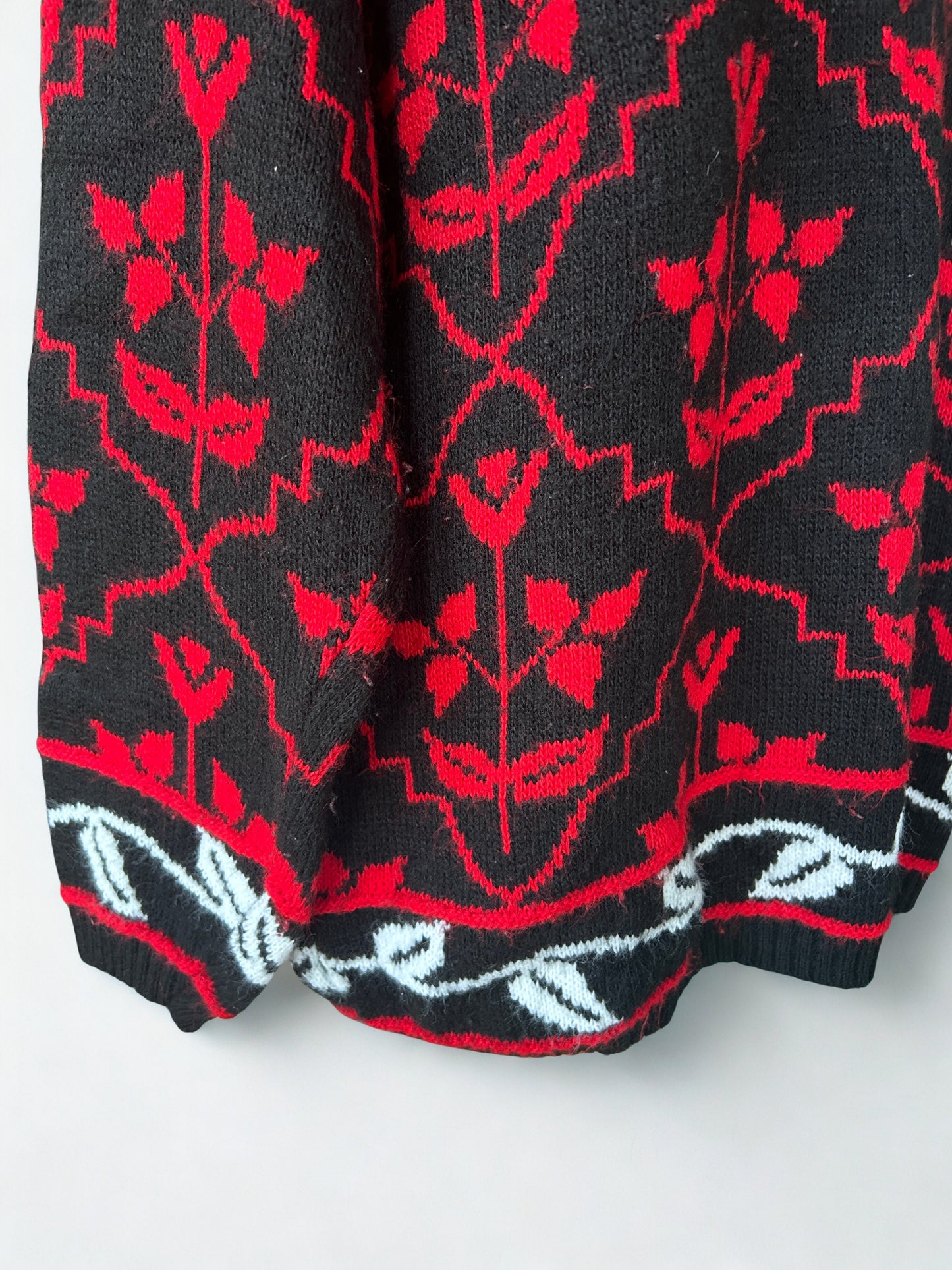 Pull long vintage noir et rouge – Worthington, Made in USA