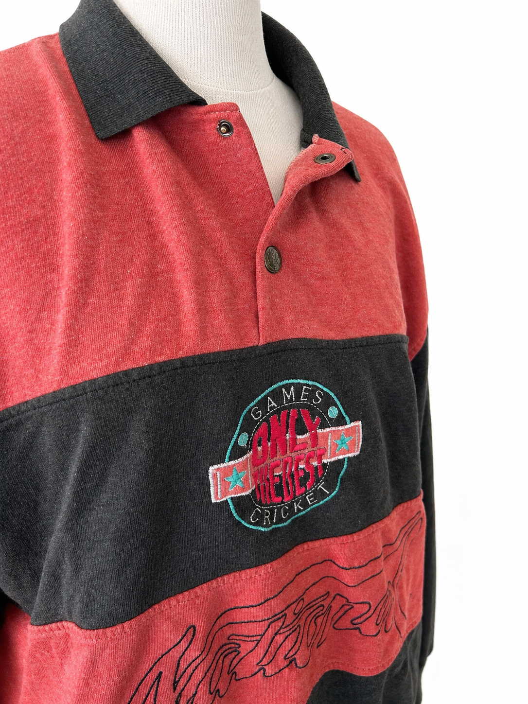 Sweat short vintage rouge noir brodé