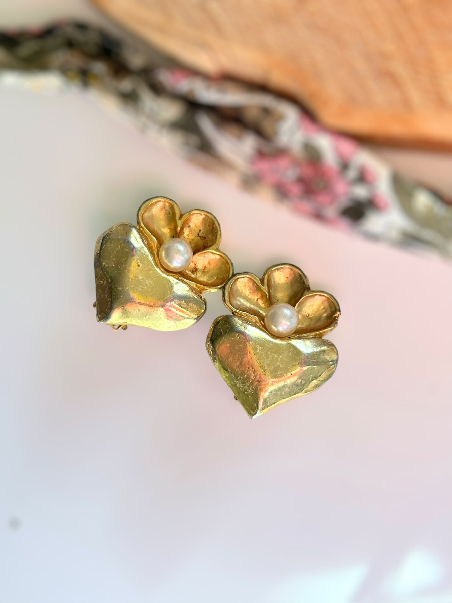 Boucles d'oreille clips vintage coeur et fleur métal doré la friperie vintage 25