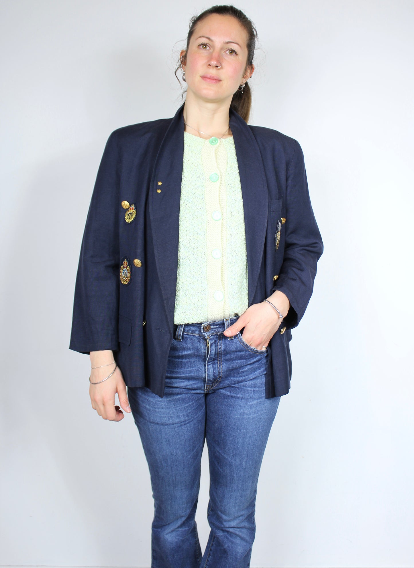 Veste vintage bleu marine à écusson mi saison lin la friperie vintage 25