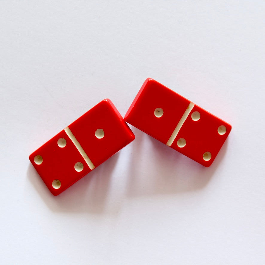 Boucles d'oreille clips vintage domino rouge plastique la friperie vintage 25