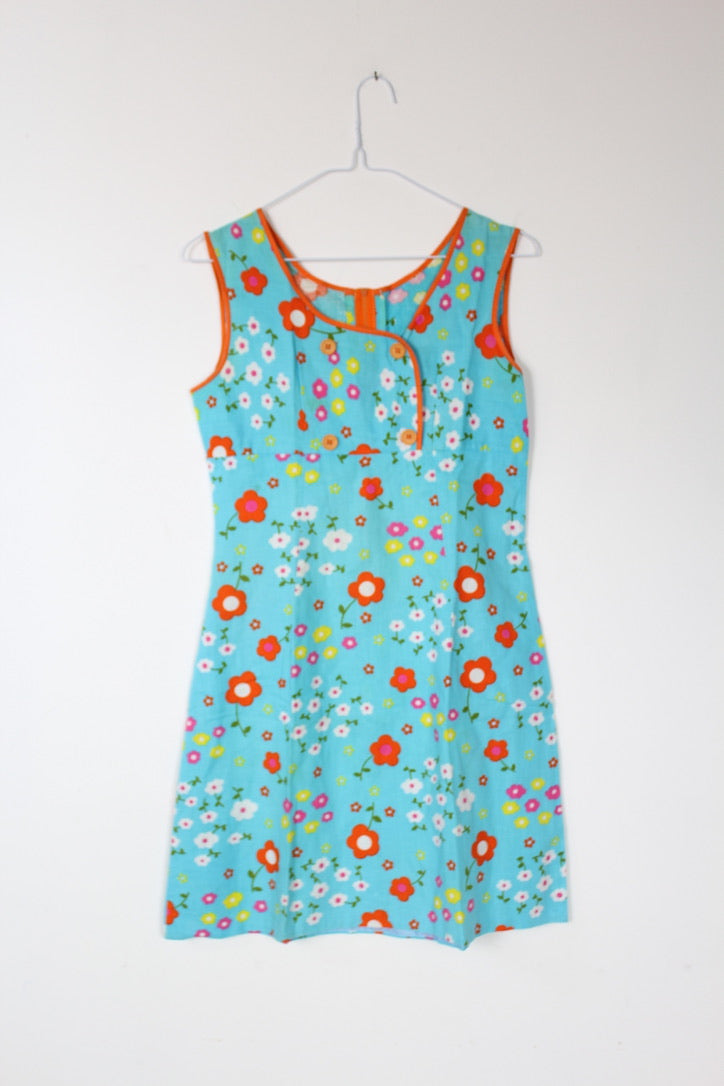 Robe courte vintage bleu motifs fleurs orange sans manches la friperie vintage 25