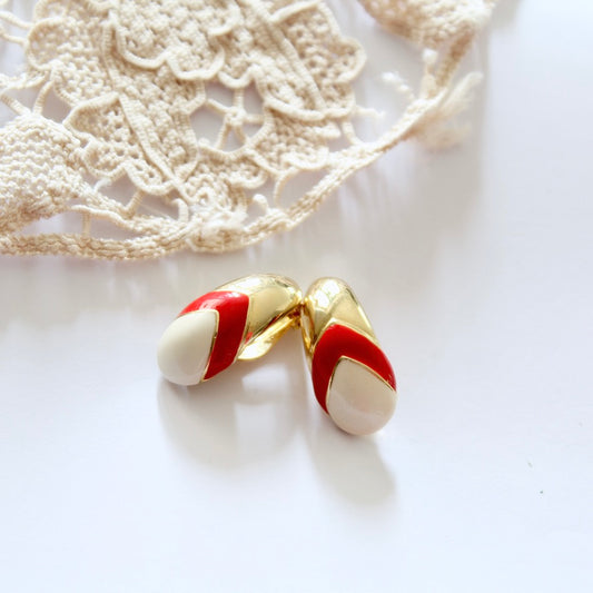 Boucles d'oreille clips vintage goutte métal doré émaillé blanc rouge