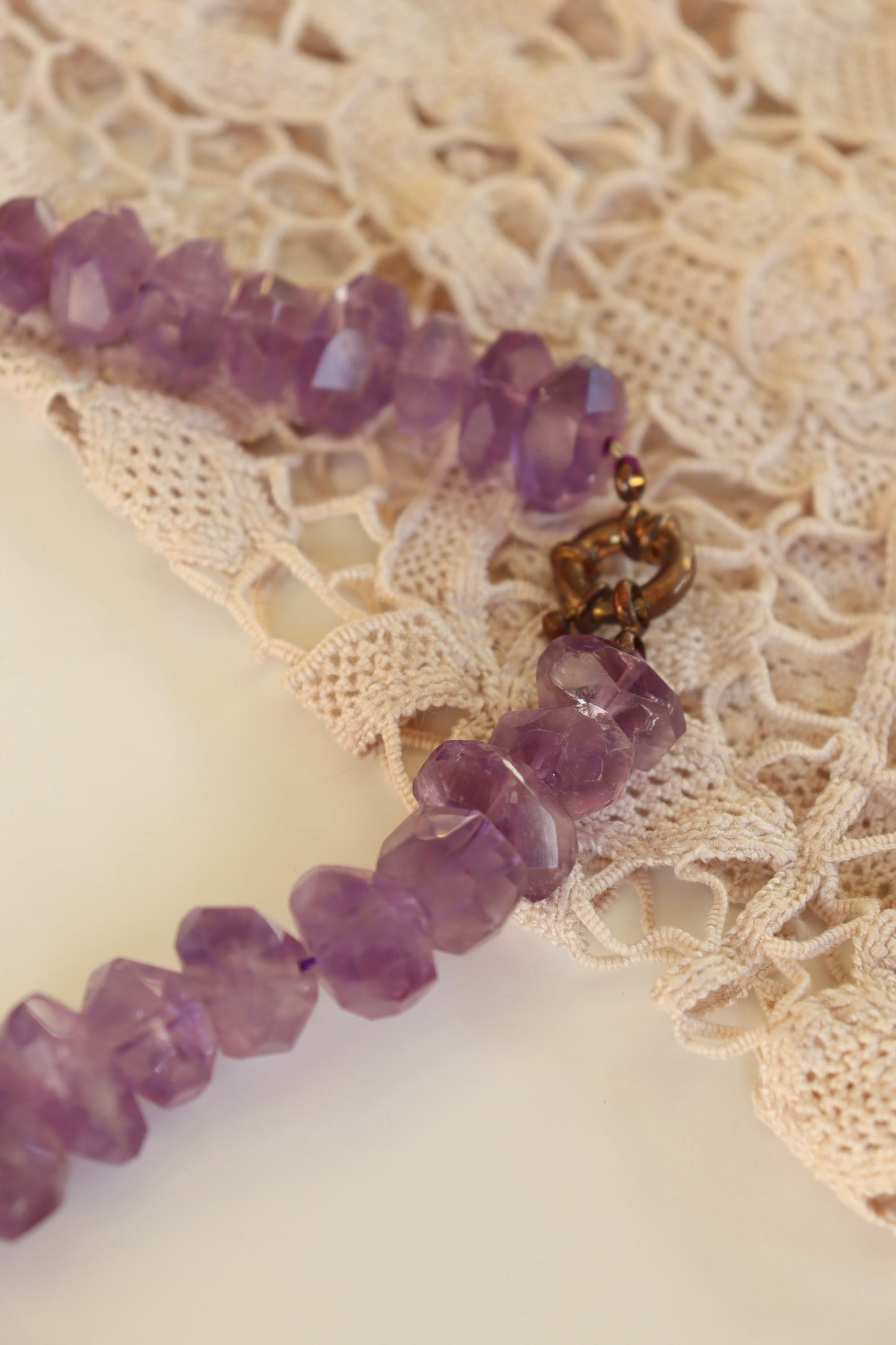 Collier pierre améthyste brut mauve la friperie vintage 25