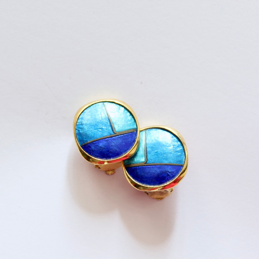 Boucles d'oreille clips vintage rond doré émaillé bleu bijoux seconde-main la friperie vintage 25