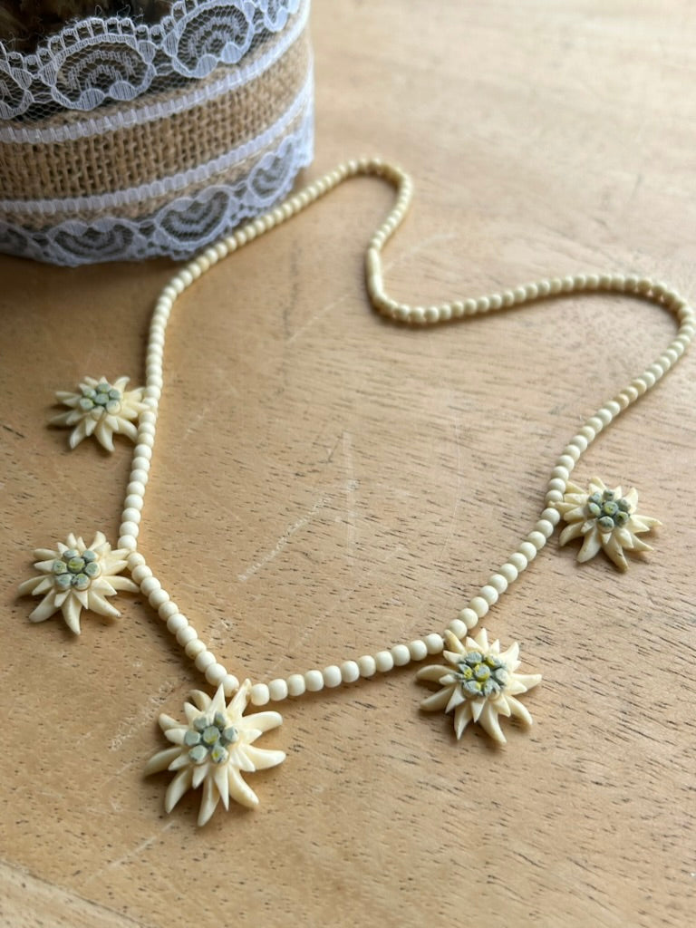 Collier vintage Edelweiss en corne la friperie vintage 25