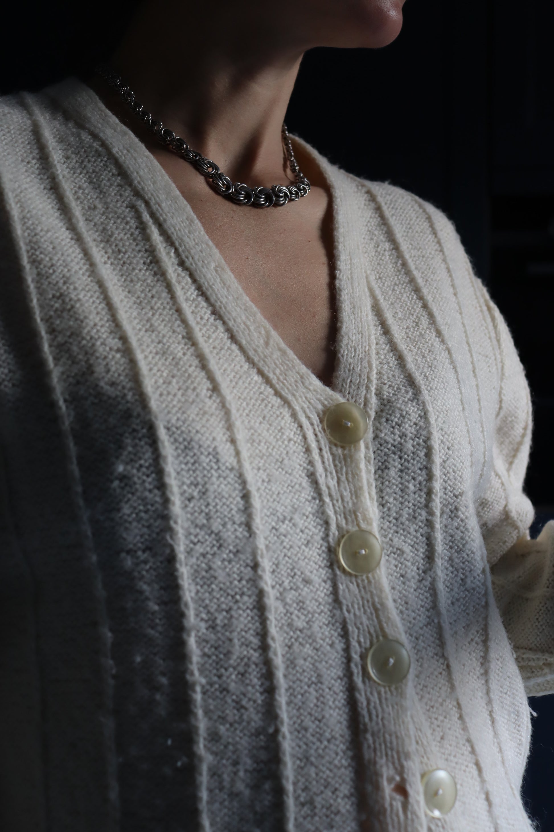 Cardigan vintage blanc fait main la friperie vintage 25