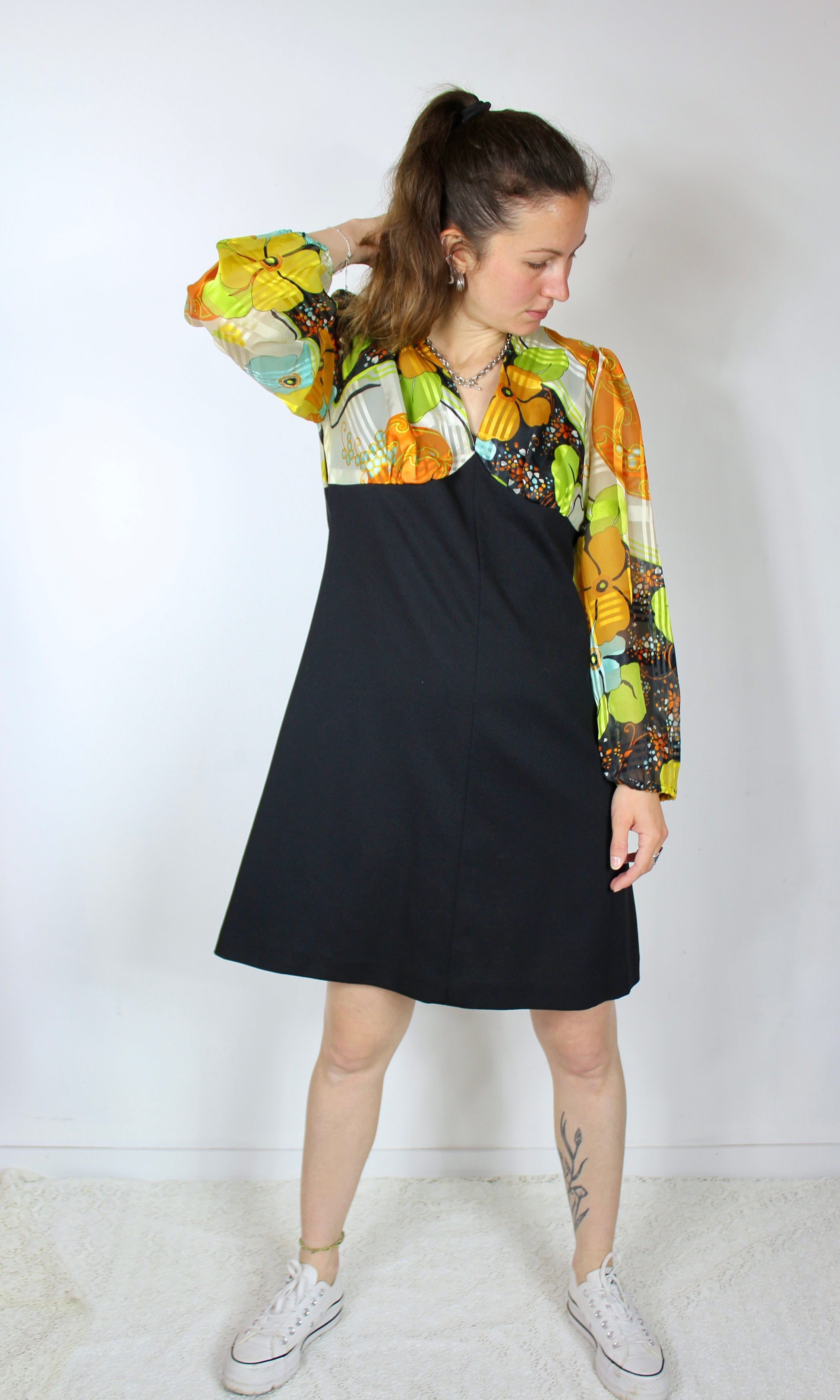 Robe vintage années 70 manches bouffantes transparentes orange motifs la friperie vintage 25