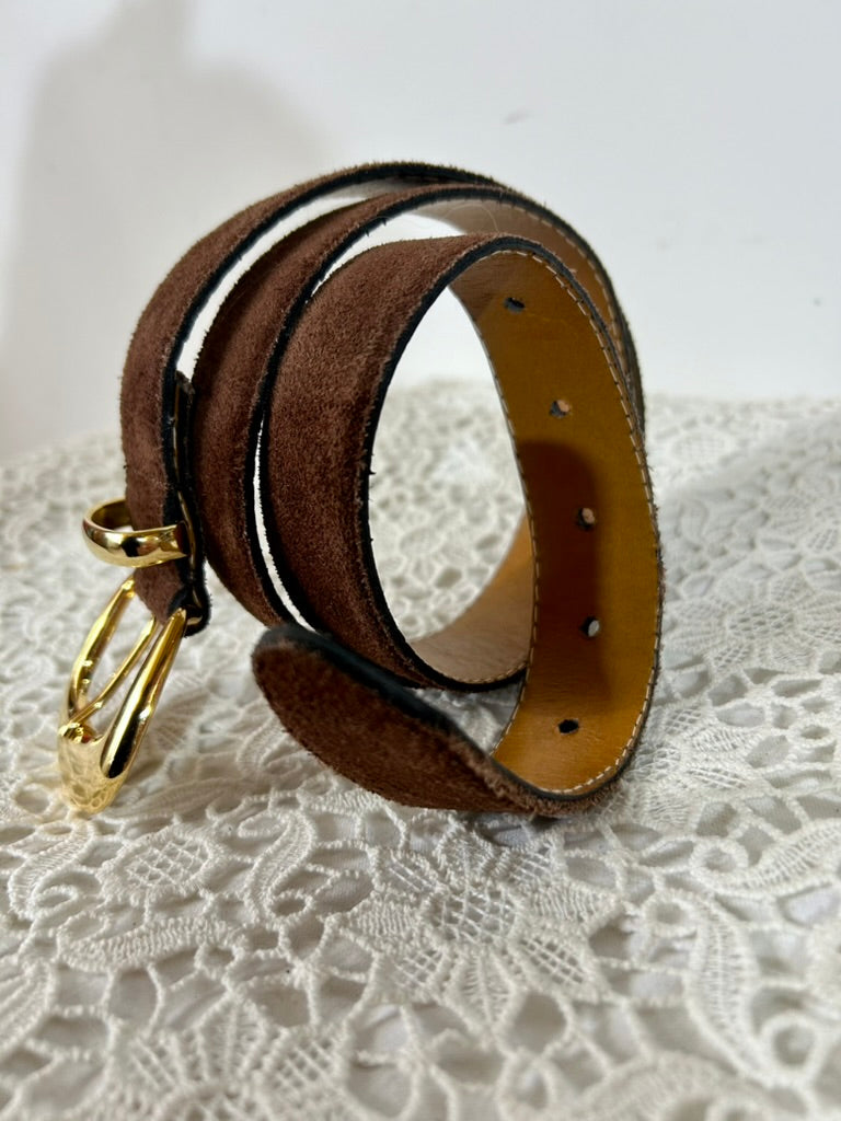 Ceinture vintage en cuir suedé marron et boucle dorée la friperie vintage 25