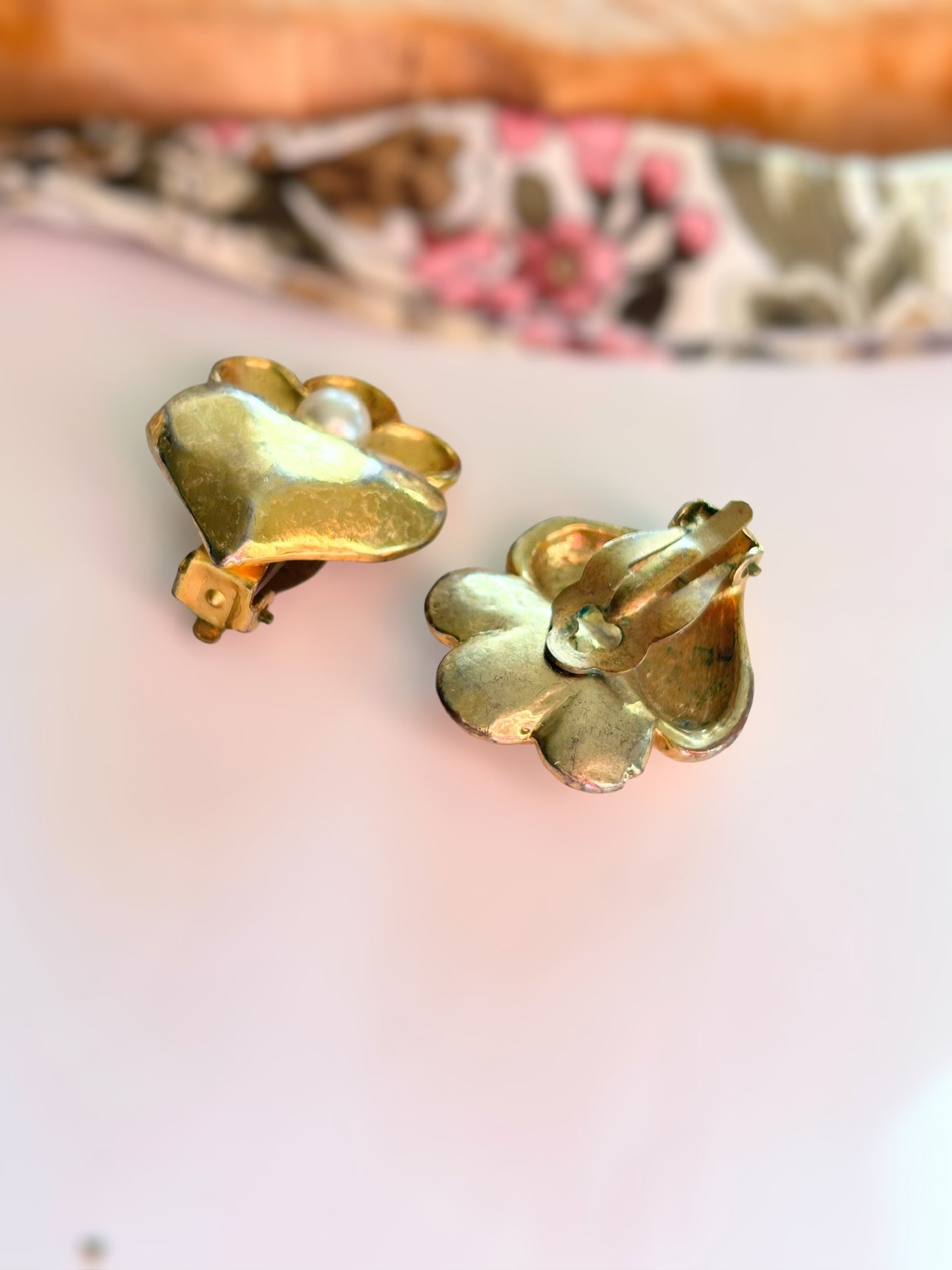 Boucles d'oreille clips vintage coeur et fleur métal doré la friperie vintage 25