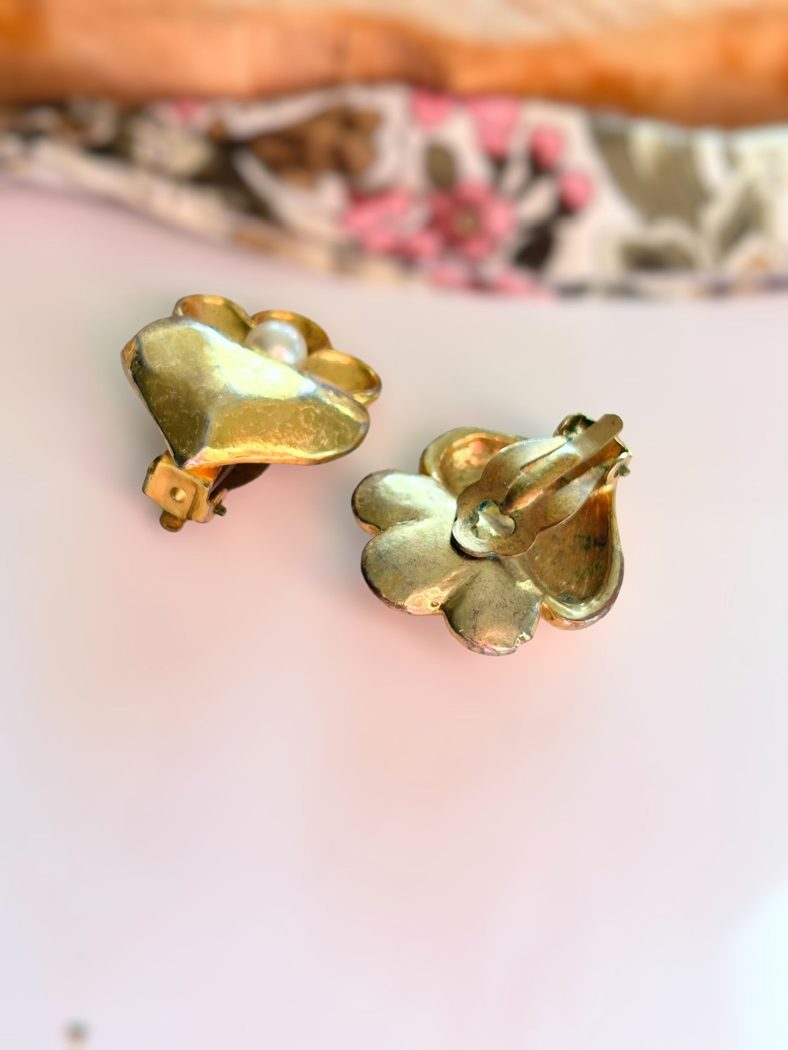 Boucles d'oreille clips vintage coeur et fleur métal doré la friperie vintage 25