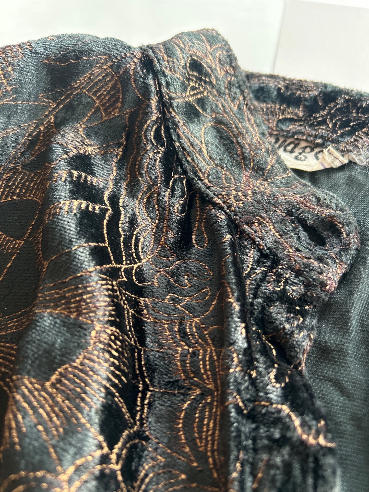 Chemisier vintage velours noir à motifs la friperie vintage 25