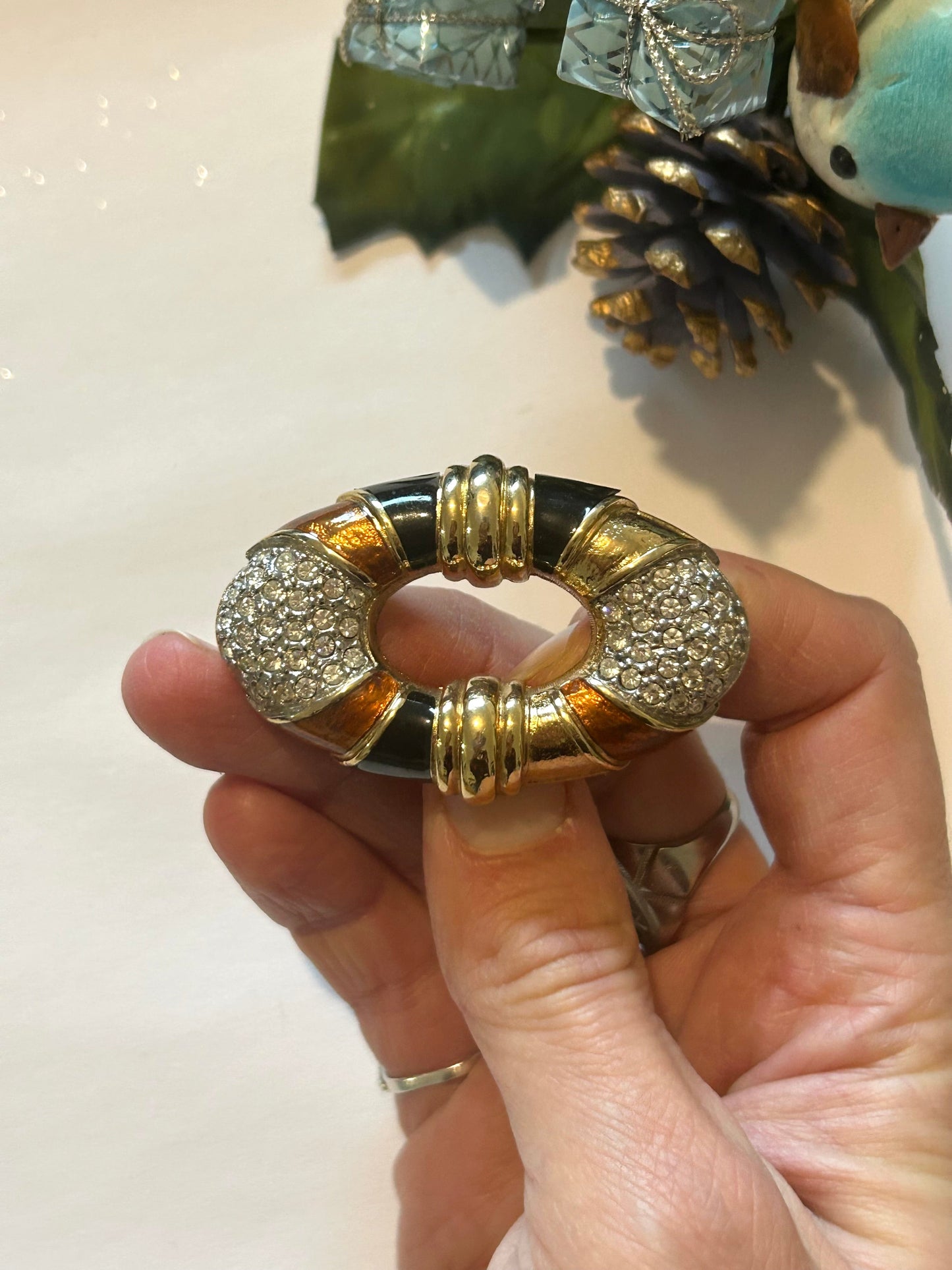 Broche vintage ovale dorée strass la friperie vintage 25