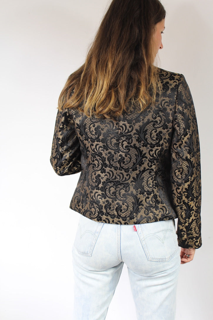 Veste vintage satin noir et motifs baroques dorés Kookaï France la friperie vintage 25