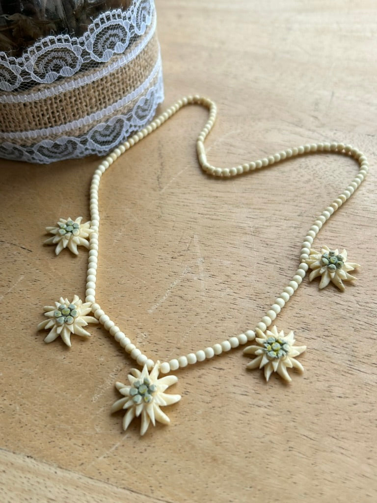 Collier vintage Edelweiss en corne la friperie vintage 25