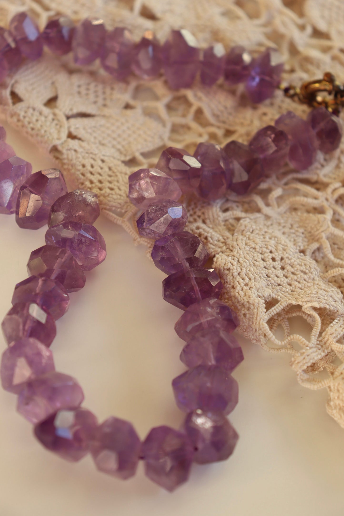 Collier pierre améthyste brut mauve la friperie vintage 25