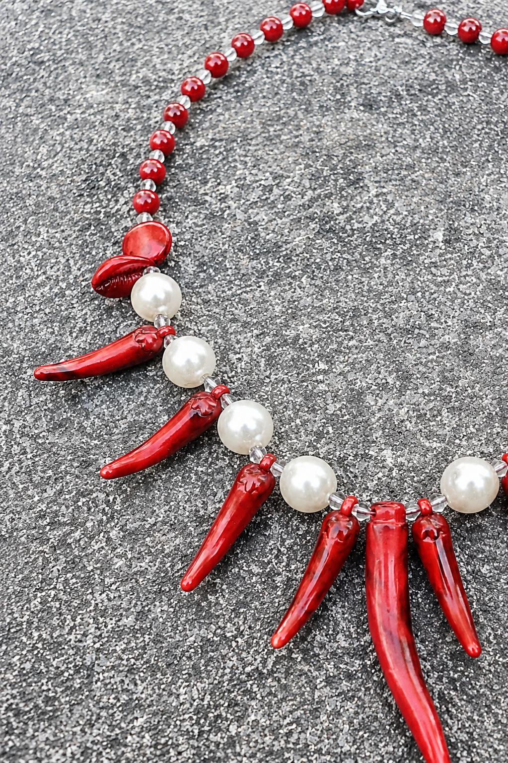 Collier vintage piments rouges et perles