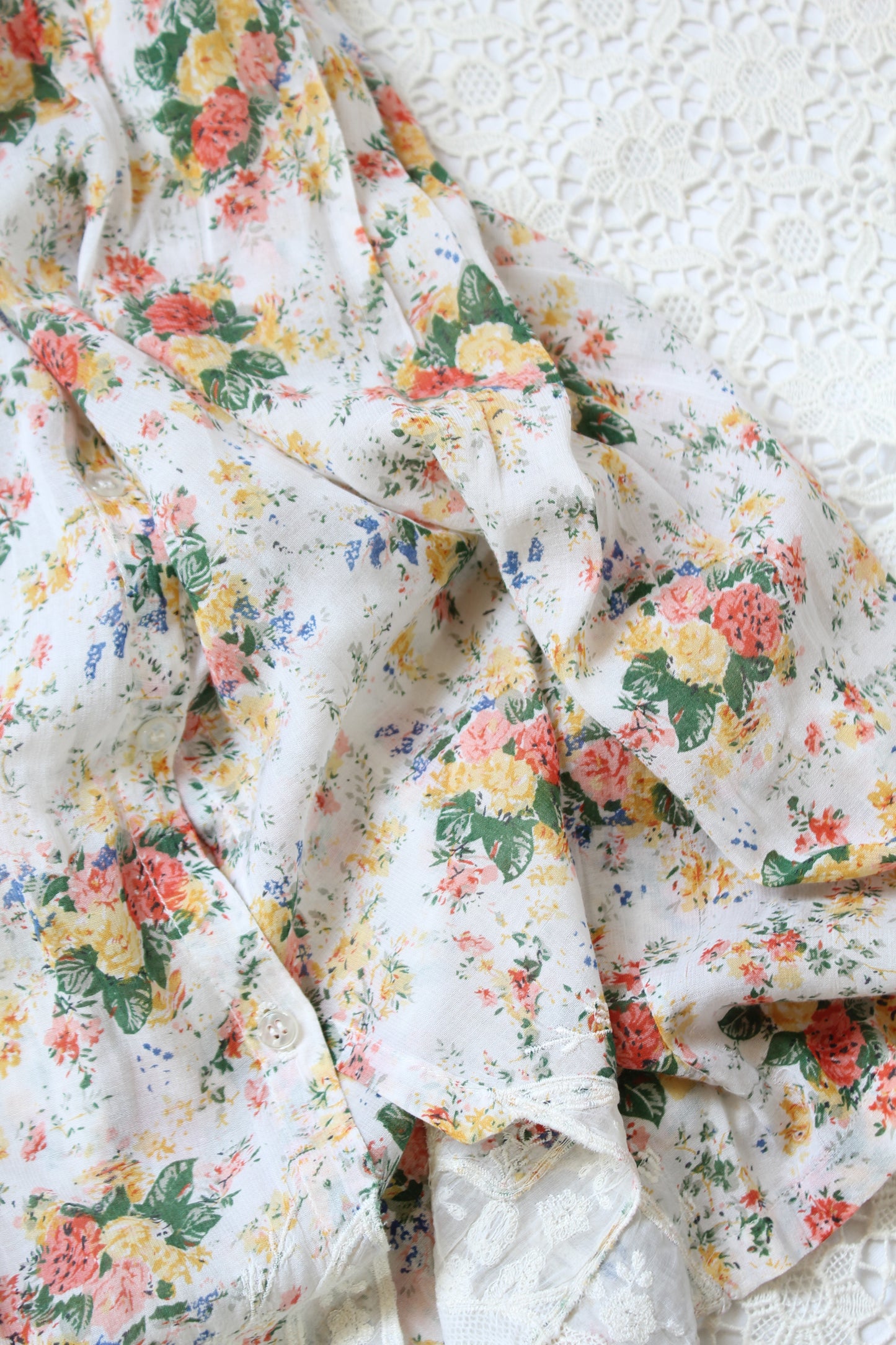 Jupe vintage motifs fleuris et dentelle la friperie vintage 25