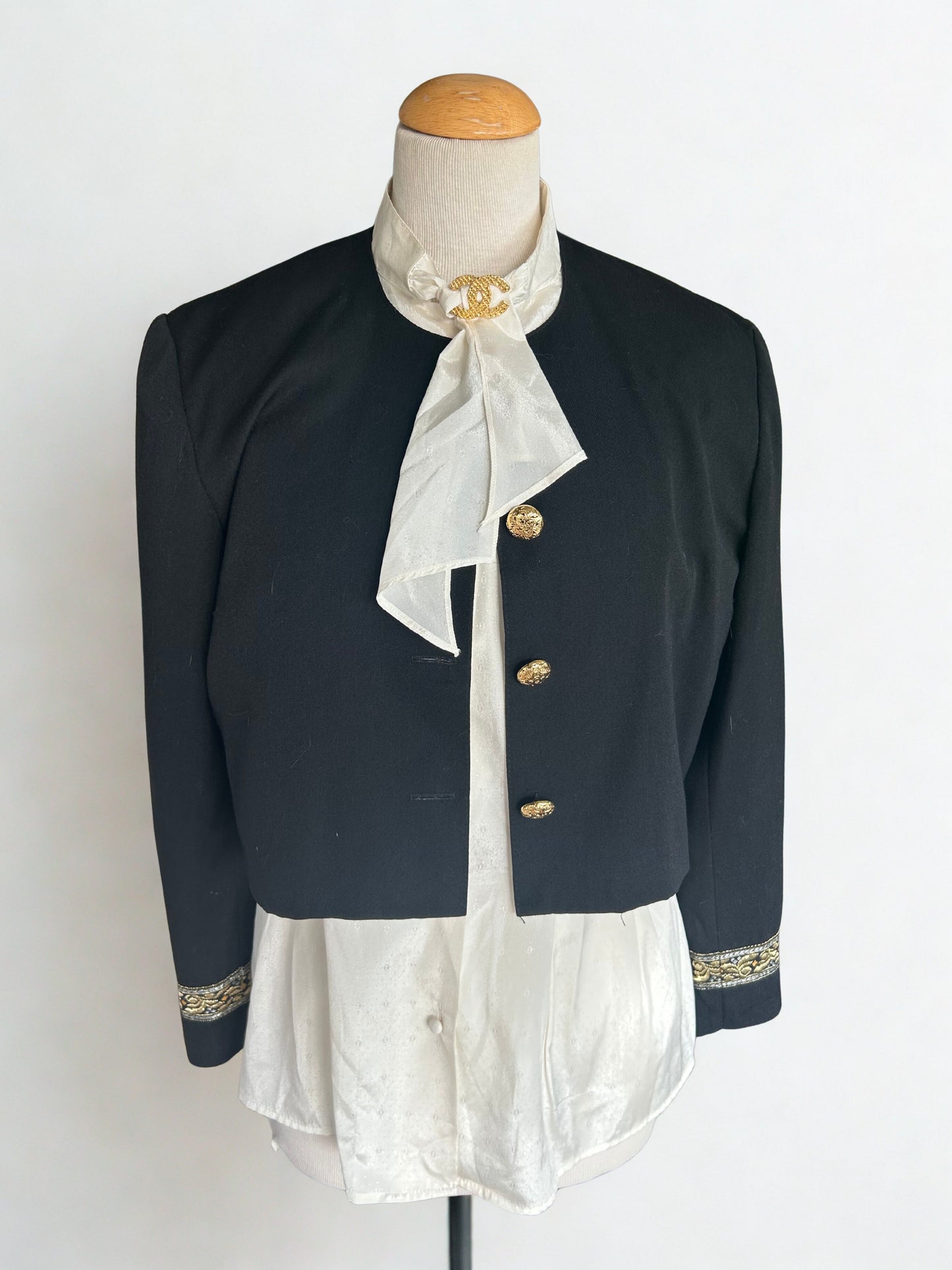 Veste noire courte vintage France la friperie vintage 25