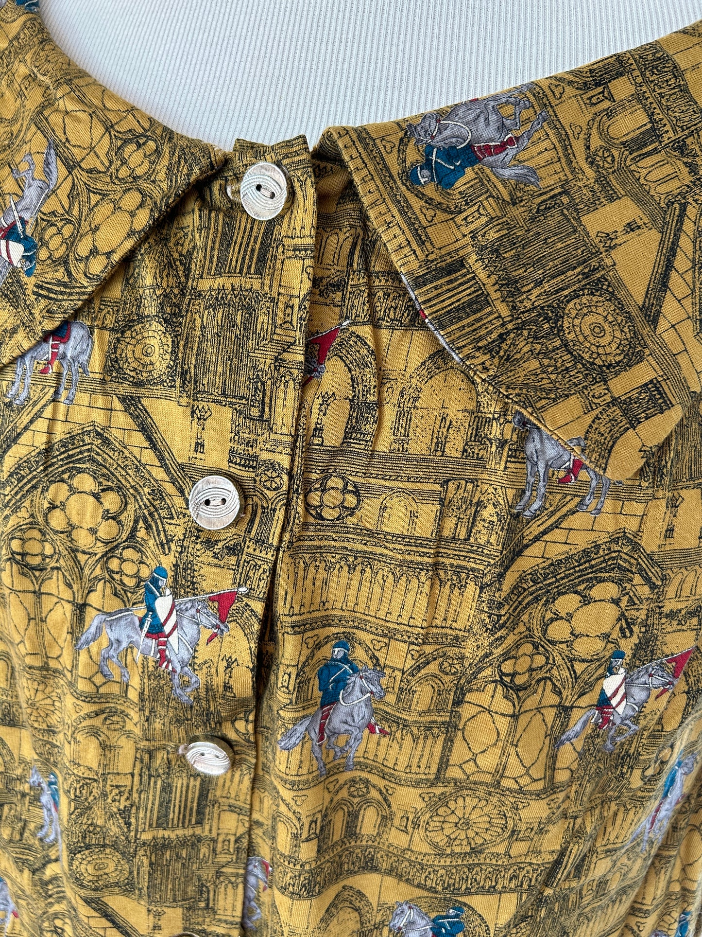Blouse vintage imprimé médiéval moutarde