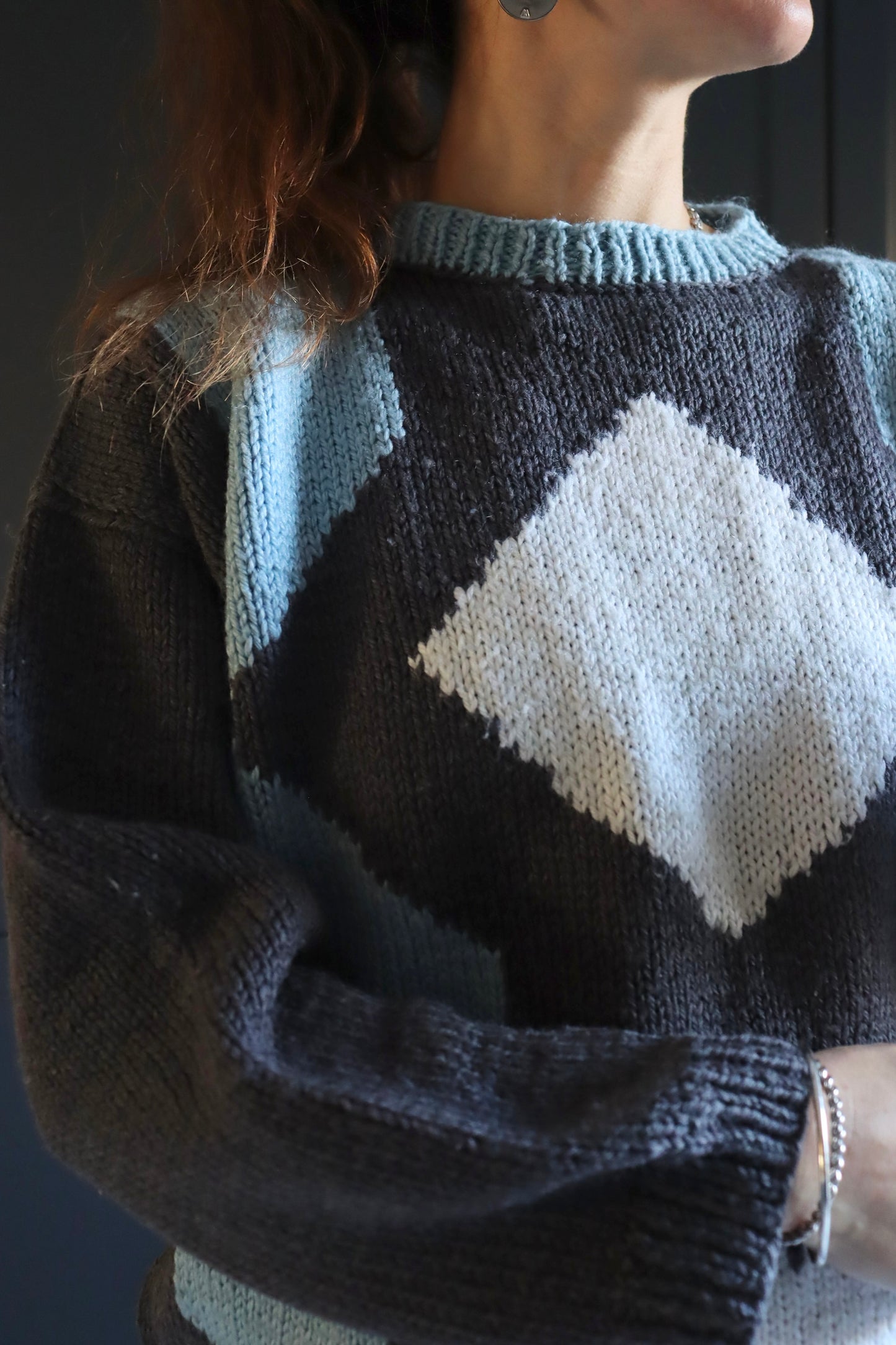 Pull over vintage fait main motifs gris bleu la friperie vintage 25