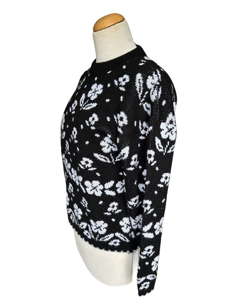 Pull over vintage noir et blanc motifs fleuris la friperie vintage 25