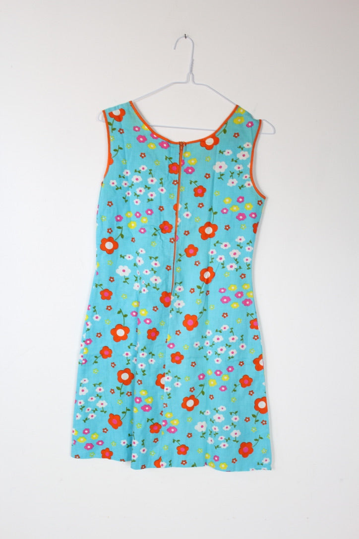 Robe courte vintage bleu motifs fleurs orange sans manches la friperie vintage 25