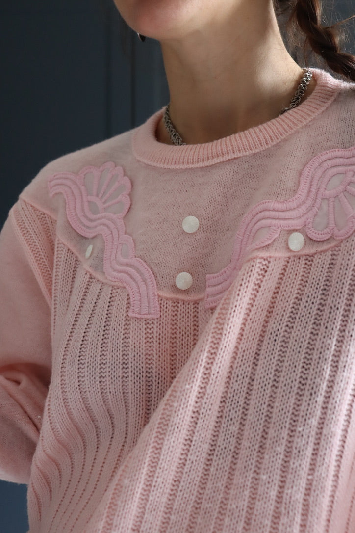 Pull over vintage rose bébé à broderies la friperie vintage 25