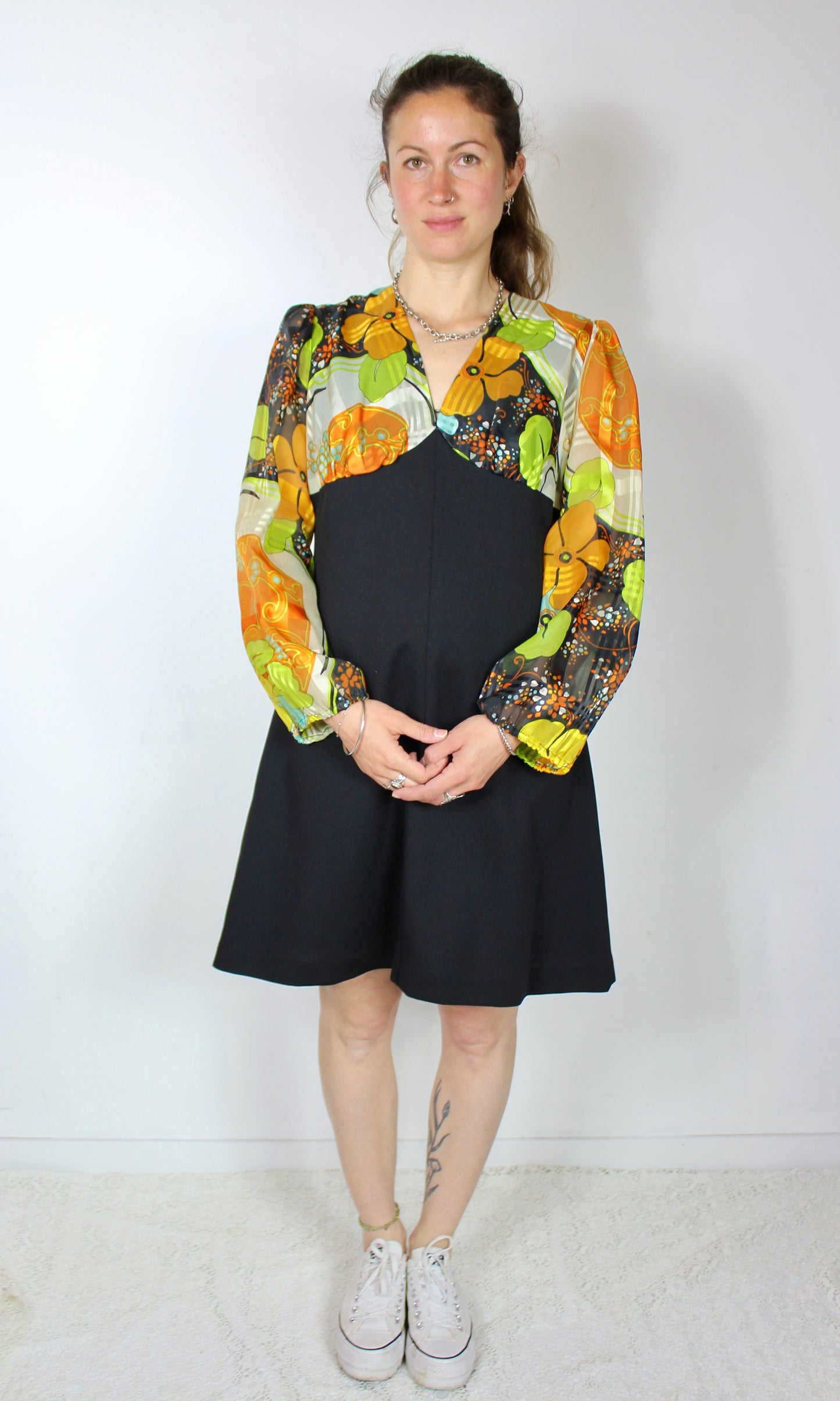 Robe vintage années 70 manches bouffantes transparentes orange motifs la friperie vintage 25