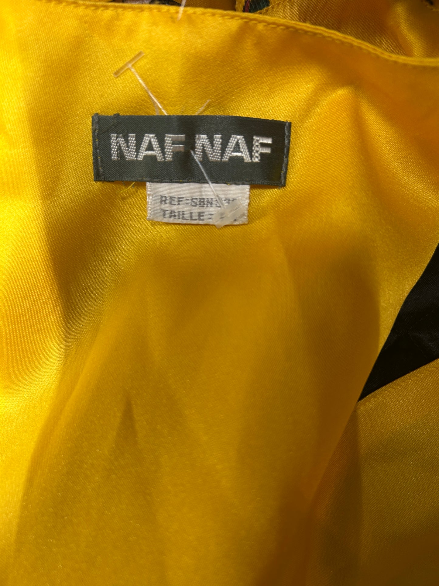 Gilet vintage Naf Naf en velours jaune fleuri – dos réglable – Taille S