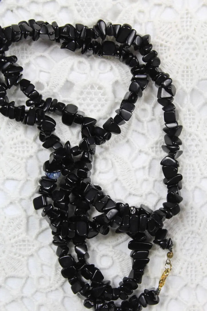 Collier long obsidienne ancien noir perles naturelles chips seconde-main - la friperie vintage 25