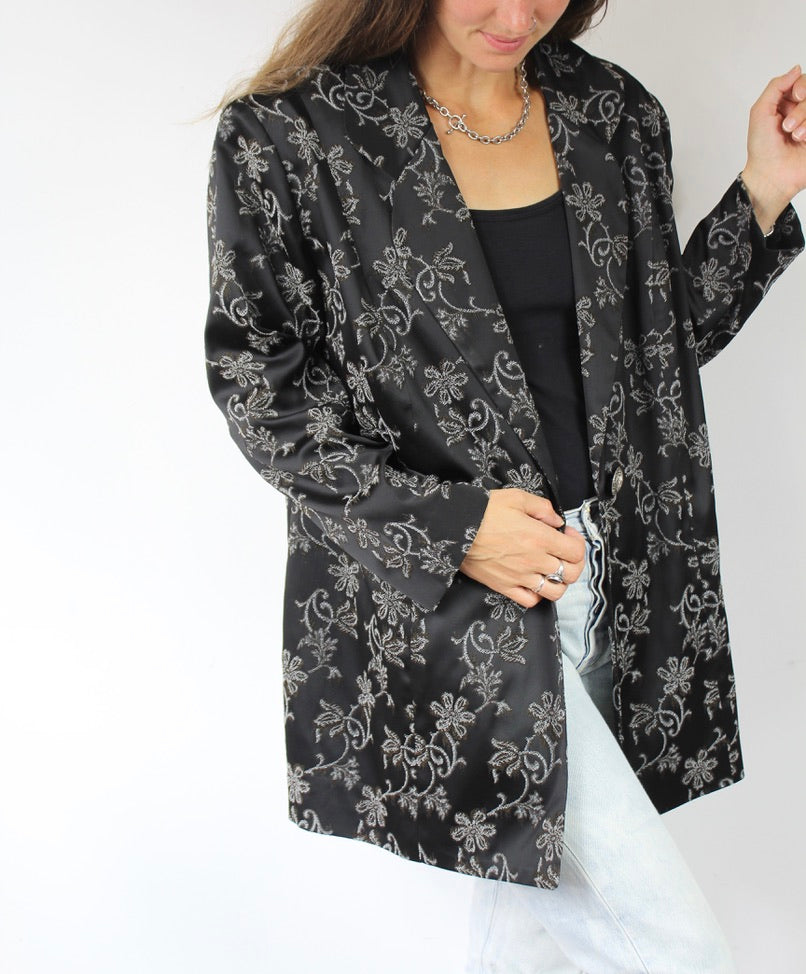 Vest vintage noir motifs fleurs brodés grises Elisabeth Rossignol la friperie vintage 25