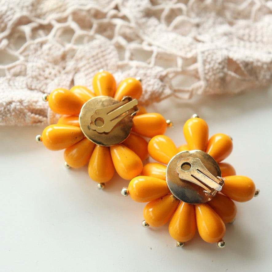 Boucles d'oreille vintage à clips fleurs 70's orange la friperie vintage 25