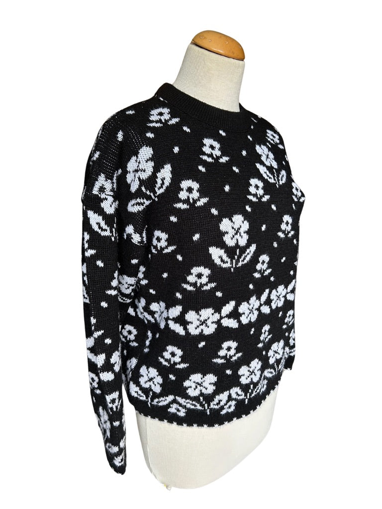 Pull over vintage noir et blanc motifs fleuris la friperie vintage 25
