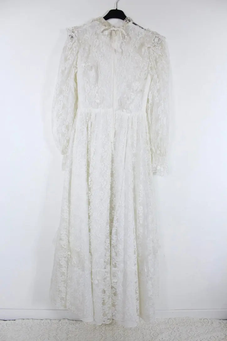 Robe de mariée vintage dentelle blanche manches bouffantes France - la friperie vintage 25
