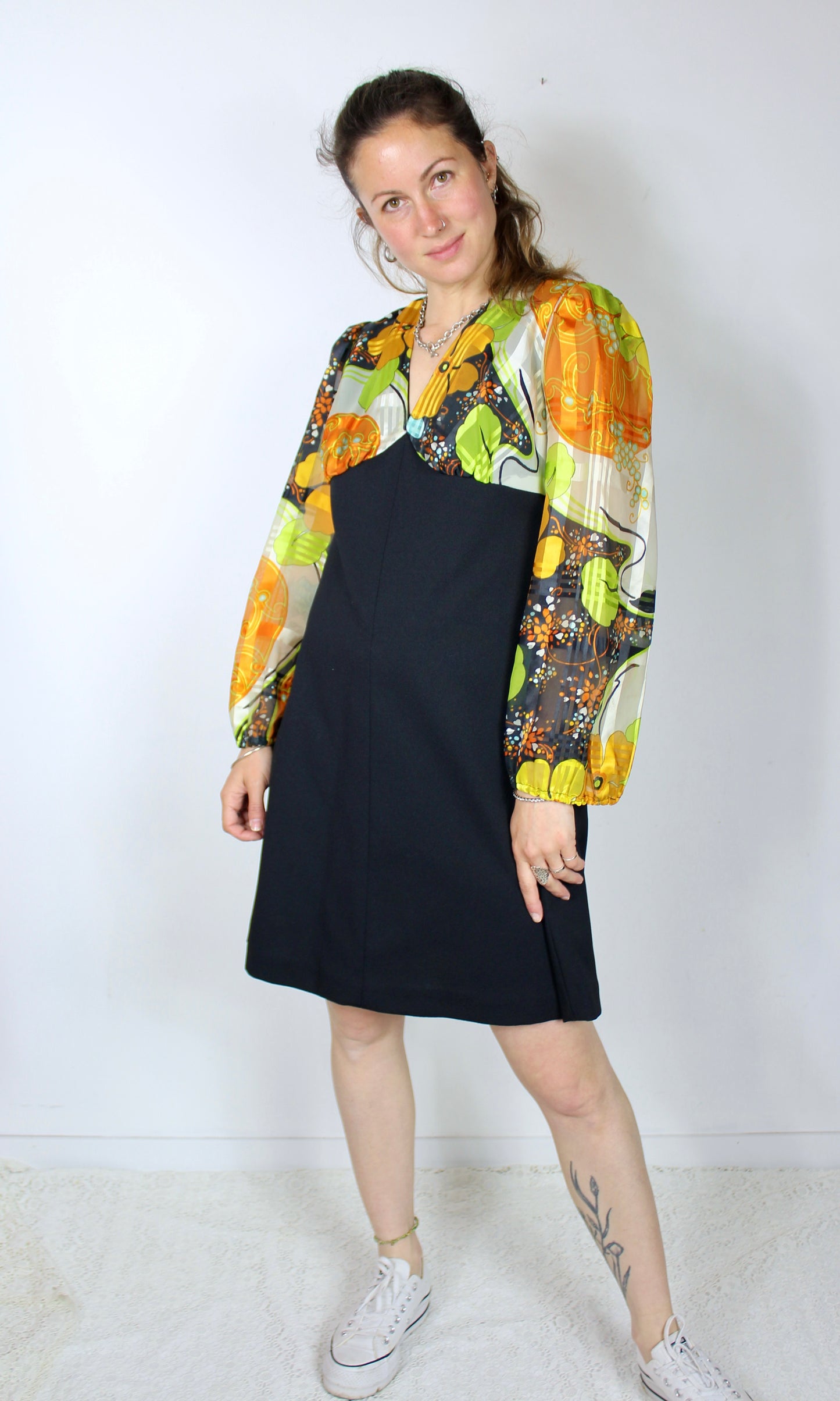 Robe vintage années 70 manches bouffantes transparentes orange motifs la friperie vintage 25