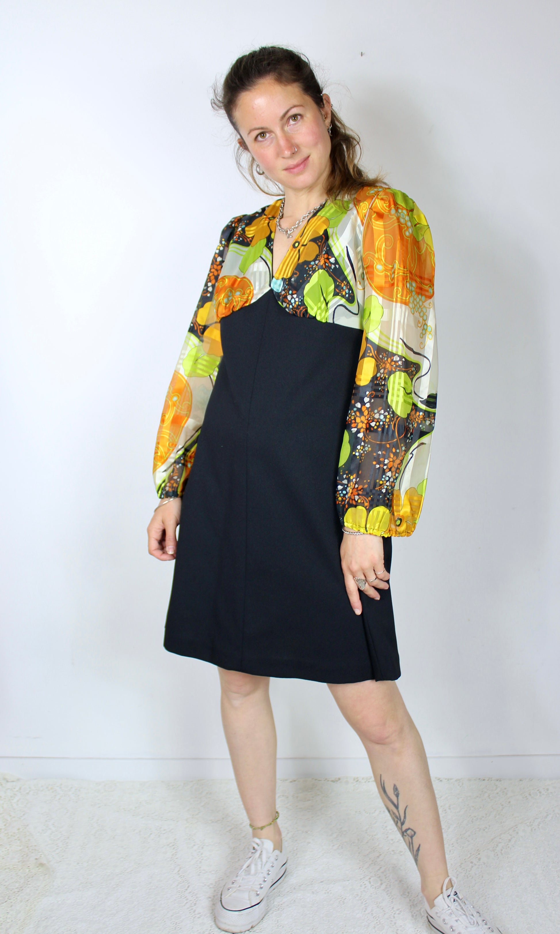 Robe vintage années 70 manches bouffantes transparentes orange motifs la friperie vintage 25