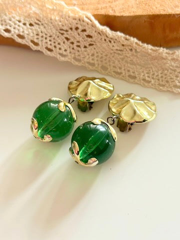 Boucles d'oreille clips vintage pendantes boule verte transparente