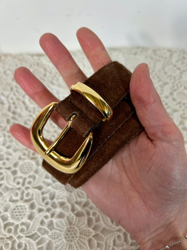 Ceinture vintage en cuir suedé marron et boucle dorée la friperie vintage 25