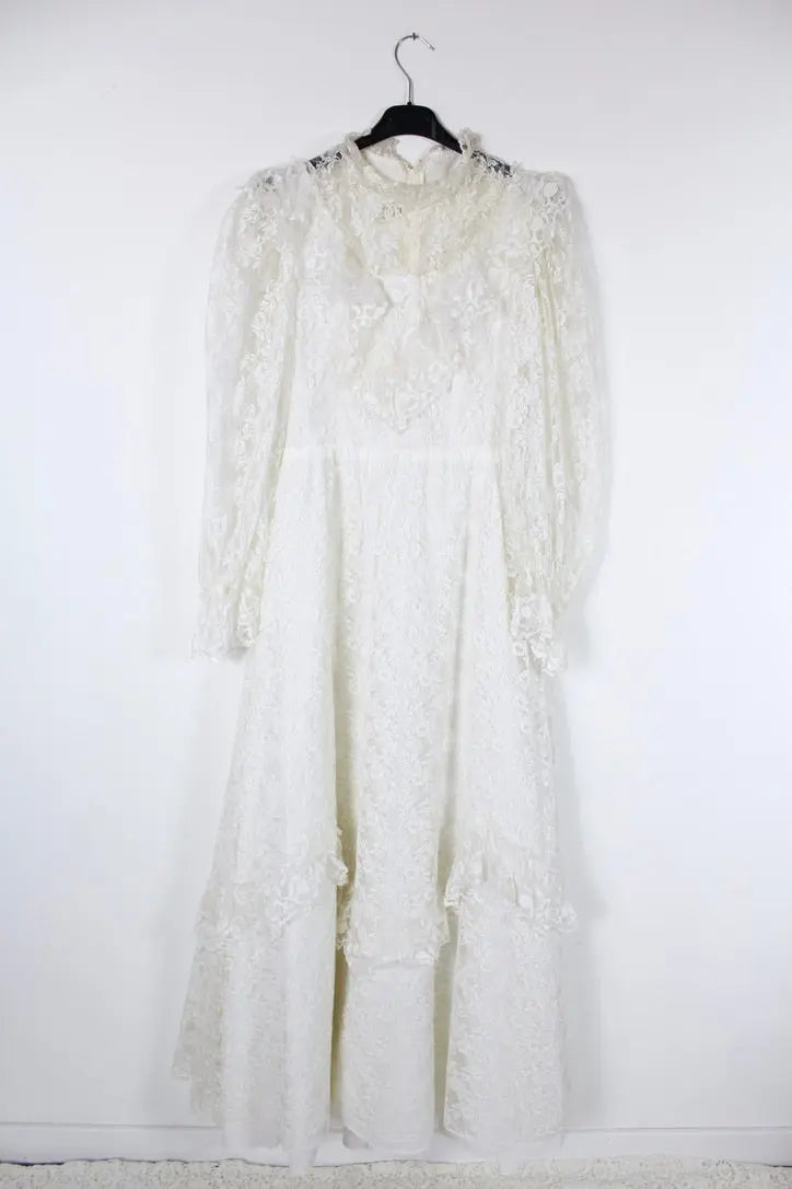 Robe de mariée vintage dentelle blanche manches bouffantes France - la friperie vintage 25