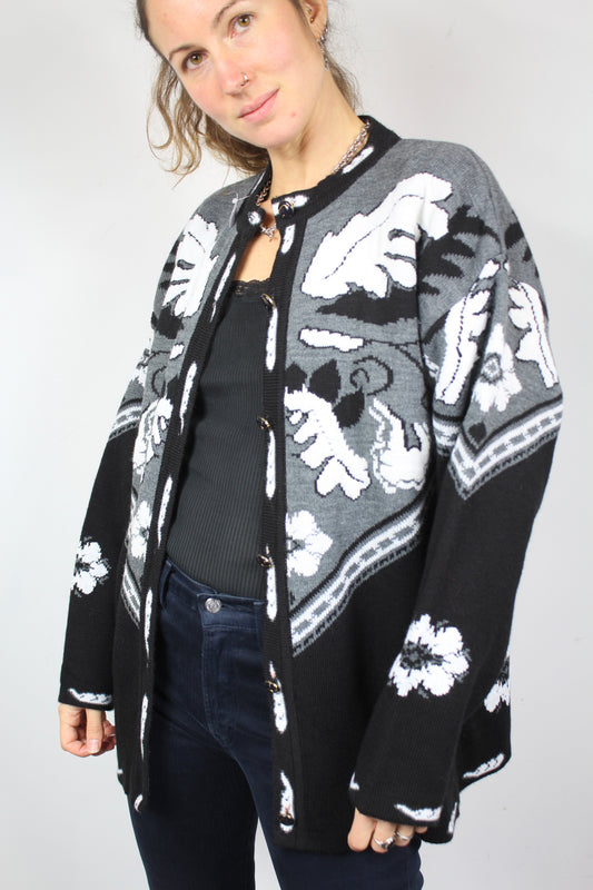 Cardigan vintage long gris noir à motifs la friperie vintage 25