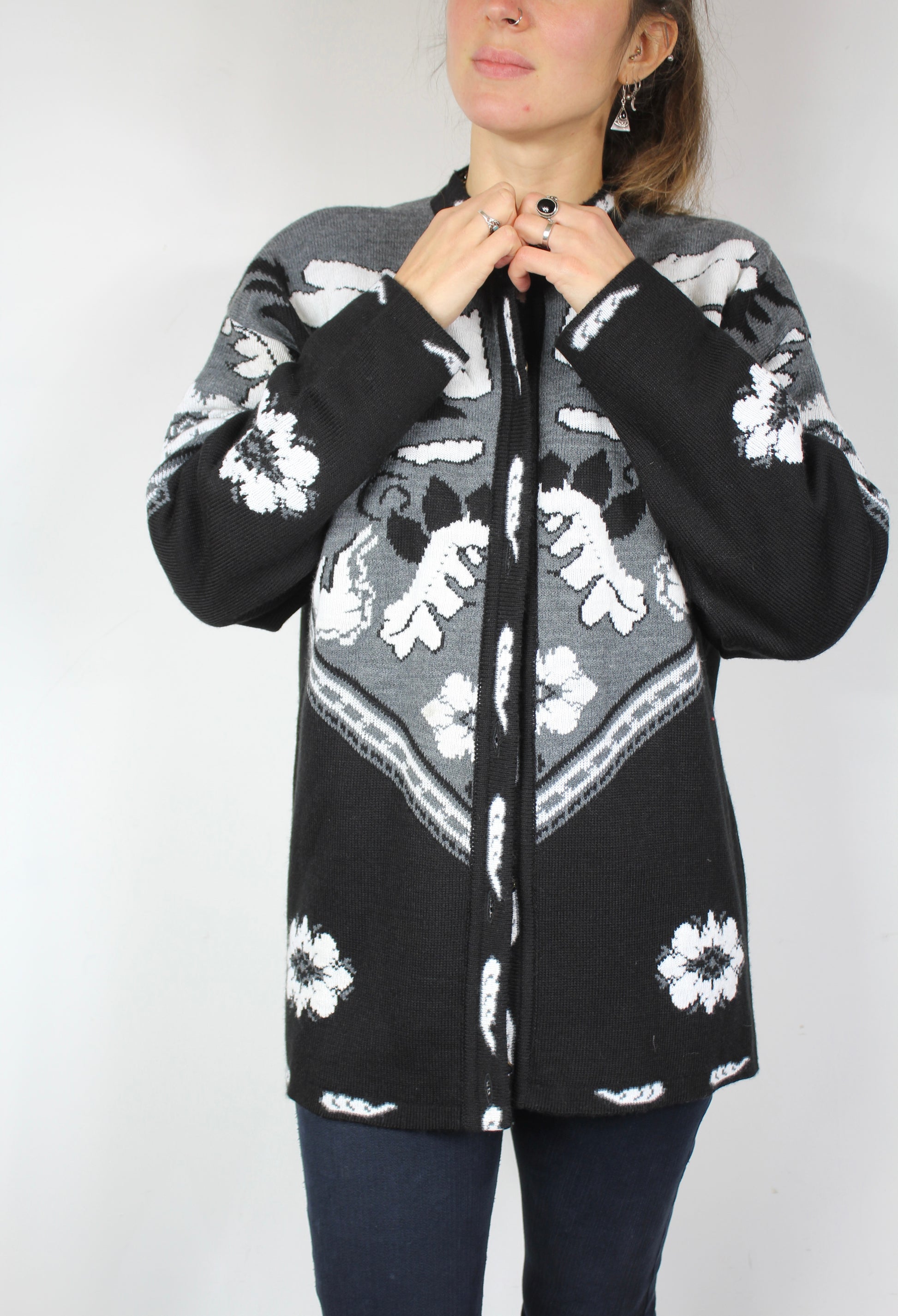 Cardigan vintage long gris noir à motifs la friperie vintage 25