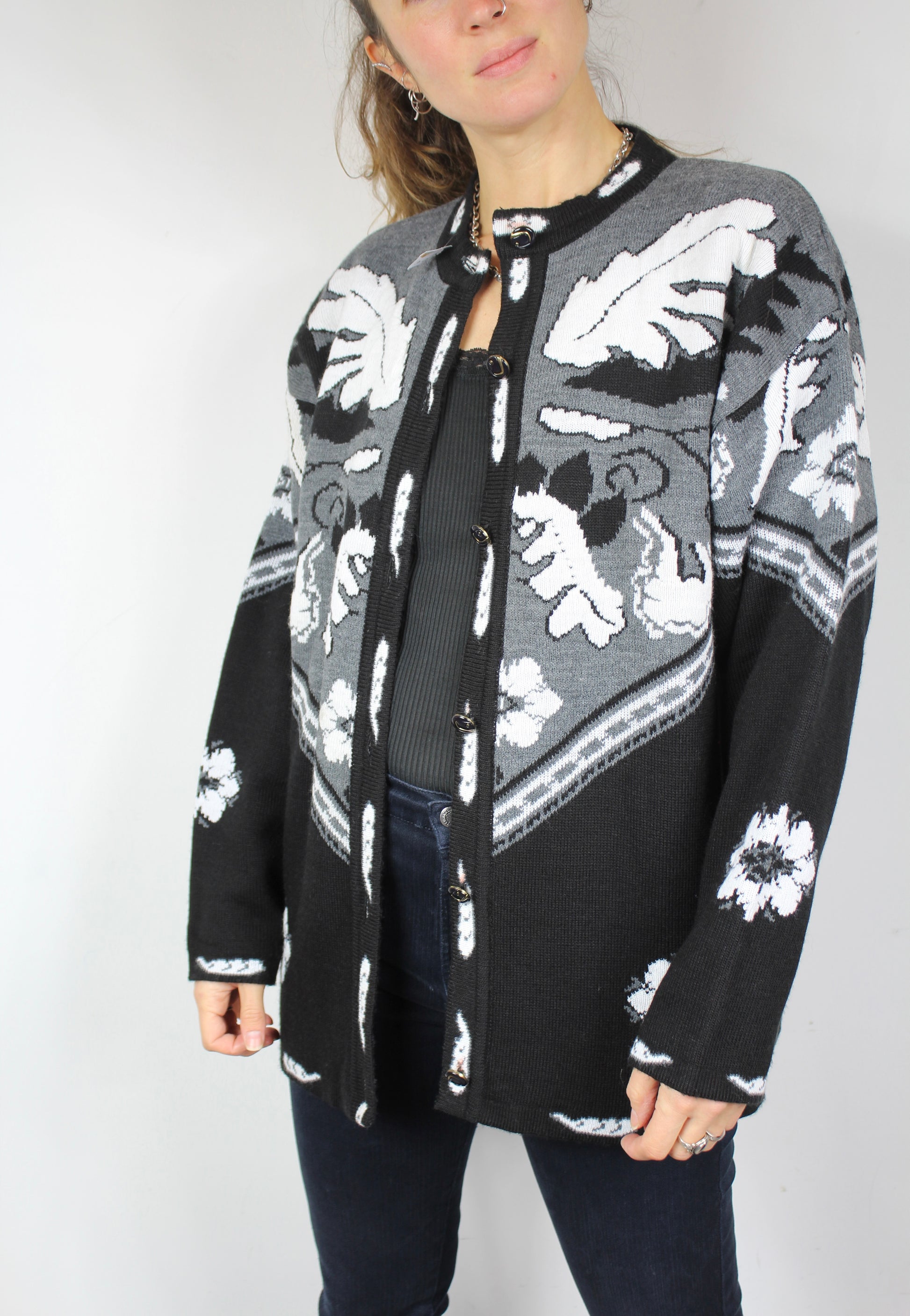 Cardigan vintage long gris noir à motifs la friperie vintage 25