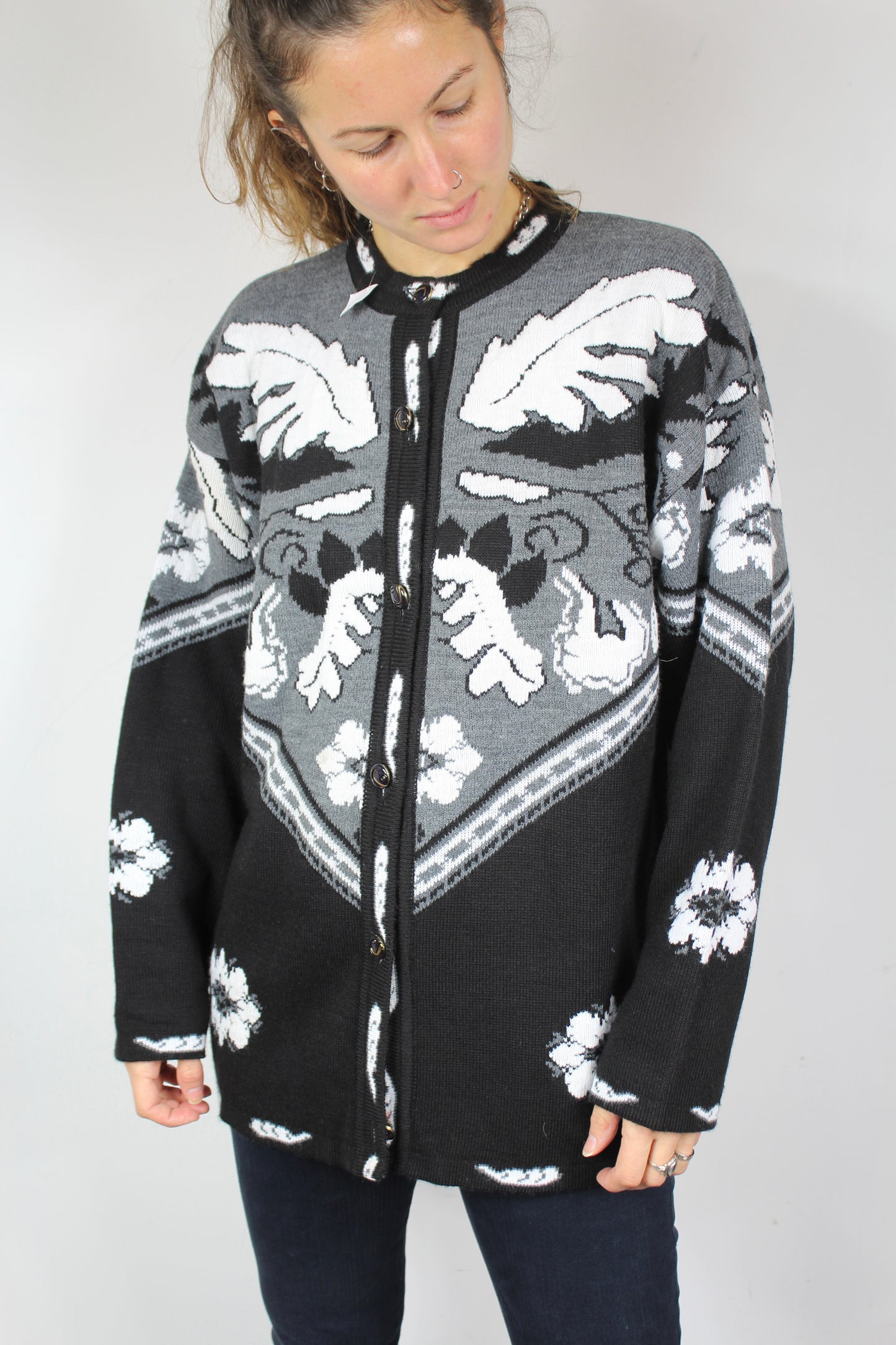 Cardigan vintage long gris noir à motifs la friperie vintage 25