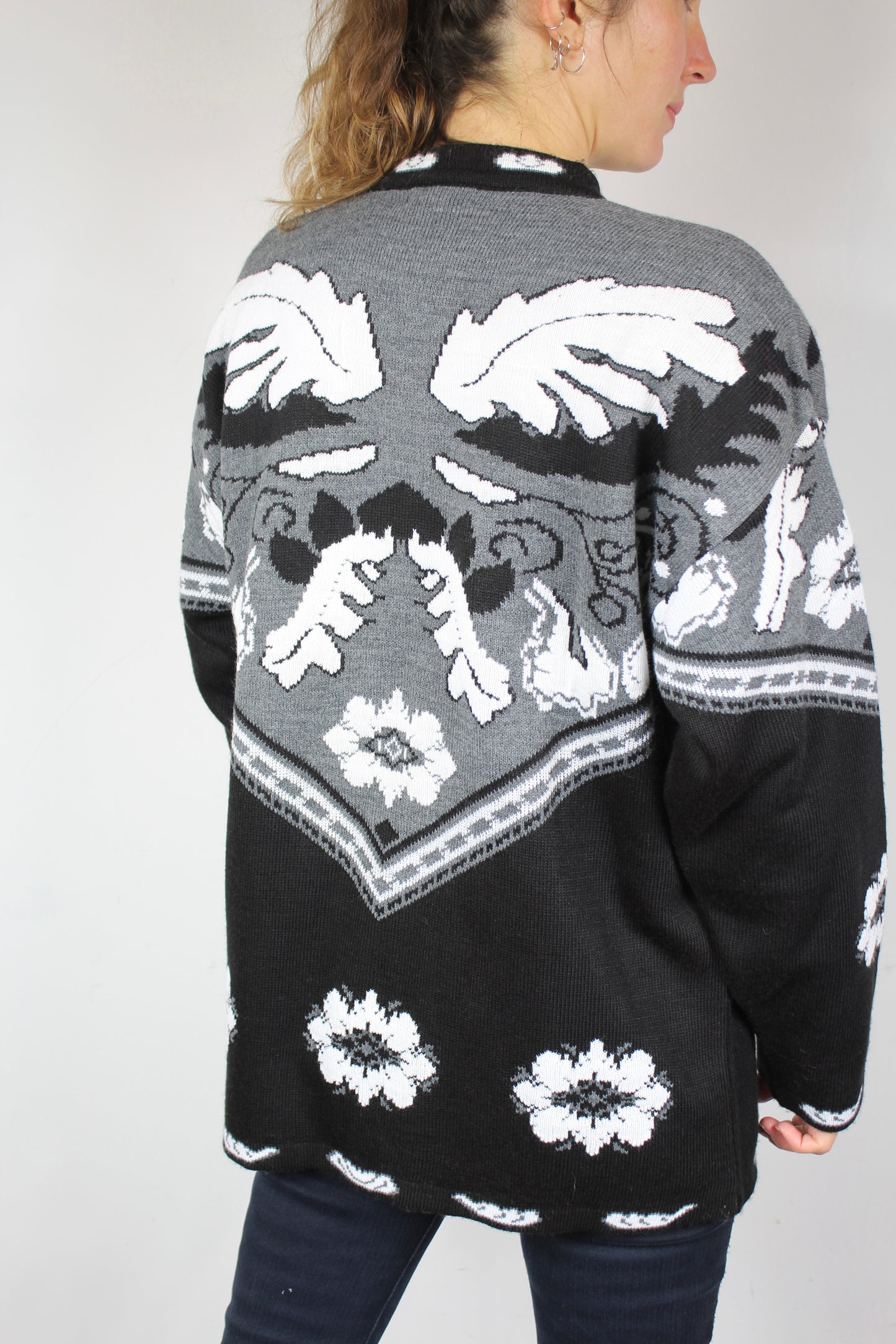 Cardigan vintage long gris noir à motifs la friperie vintage 25