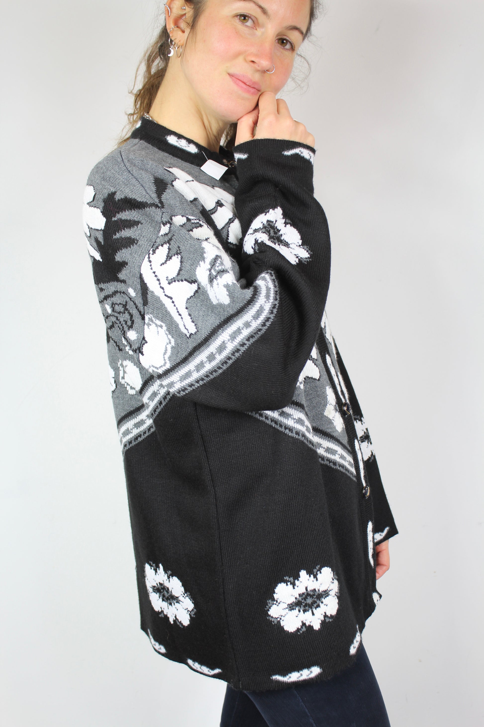 Cardigan vintage long gris noir à motifs la friperie vintage 25