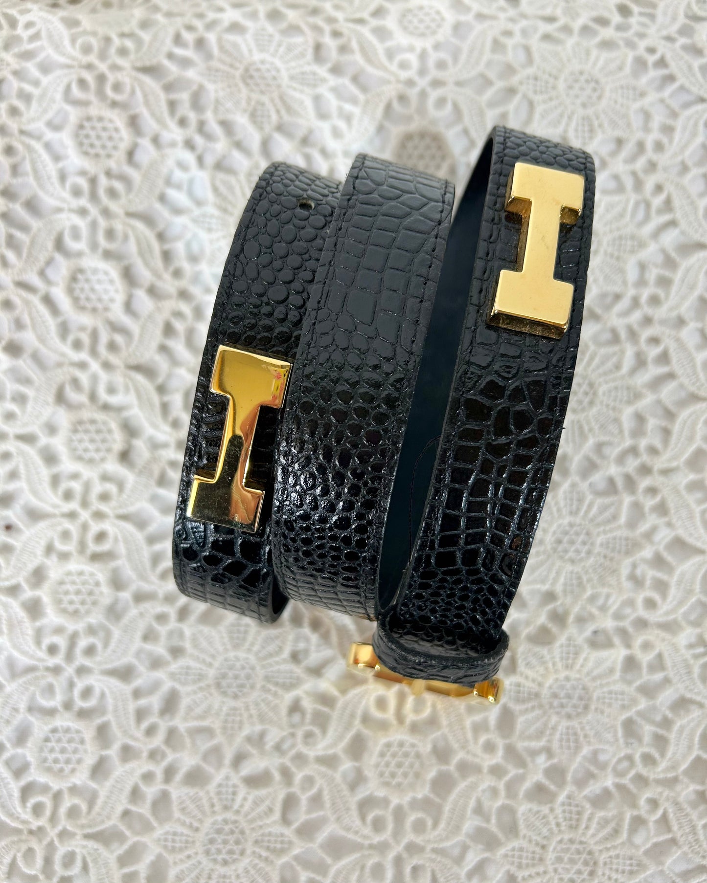 Ceinture vintage cuir noir lettres métalliques H la friperie vintage 25