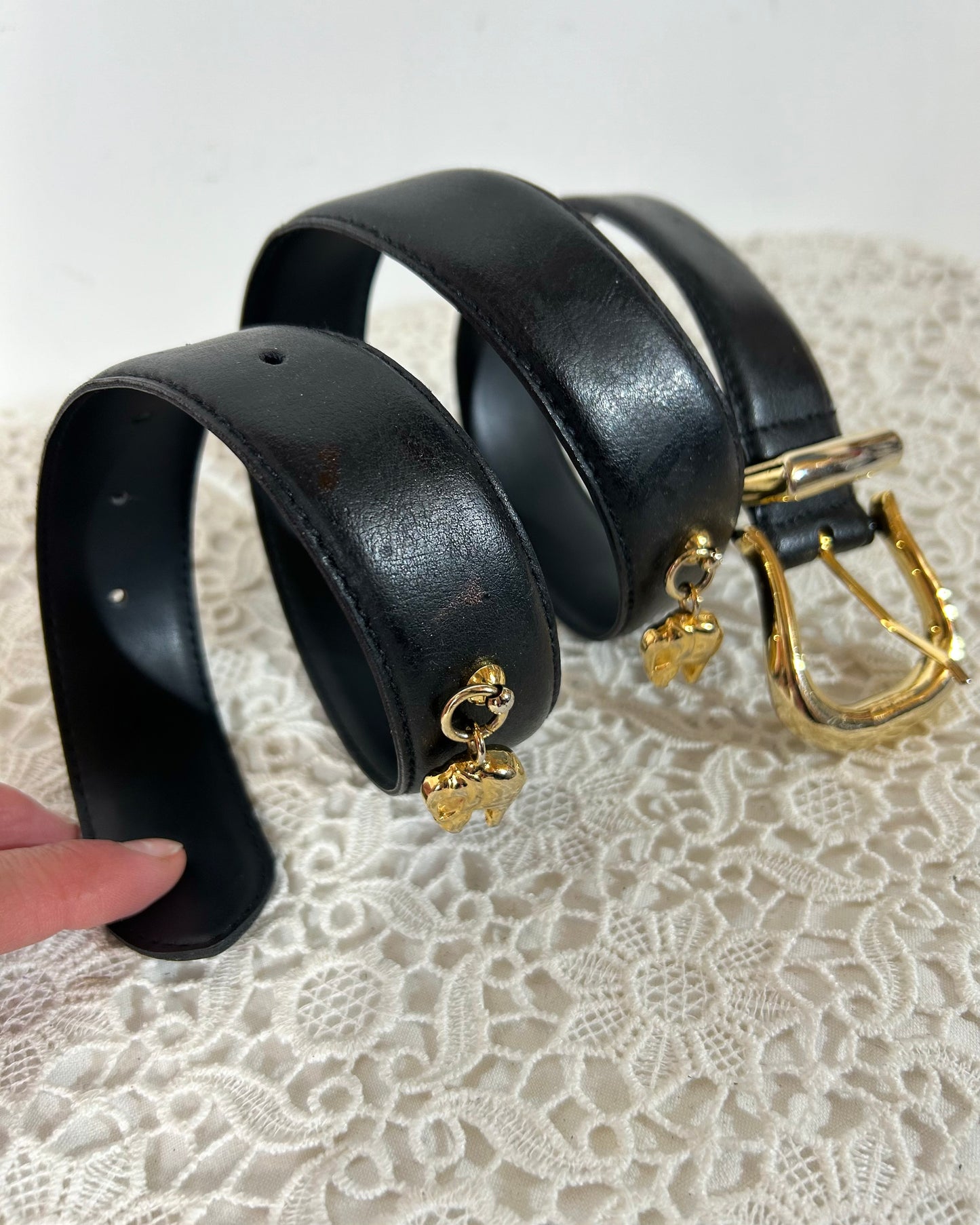 Ceinture en cuir noir et breloques éléphants métal doré Italie la friperie vintage 25
